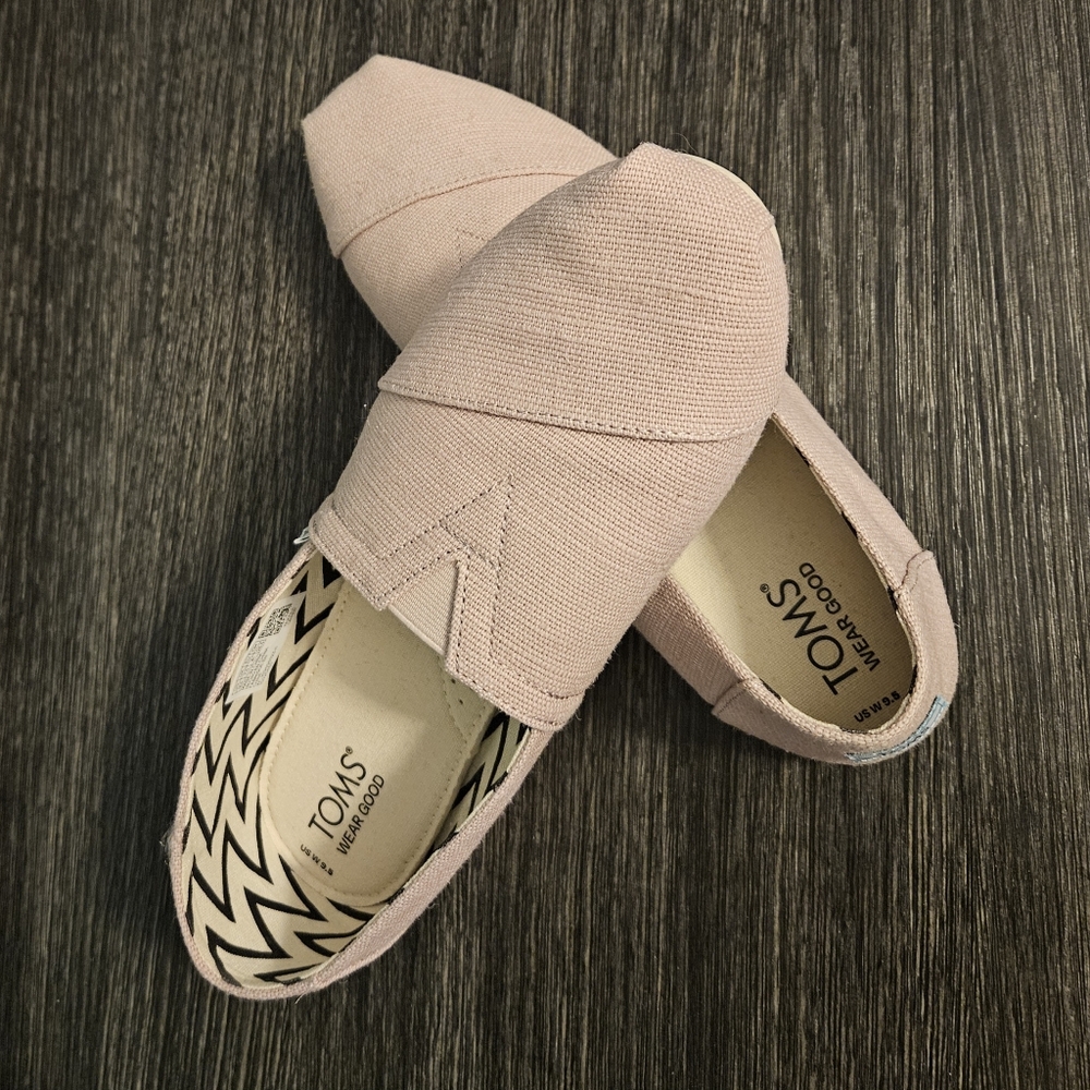 NWOT TOMS Slip-On Shoe Pink - Picture 2 of 6